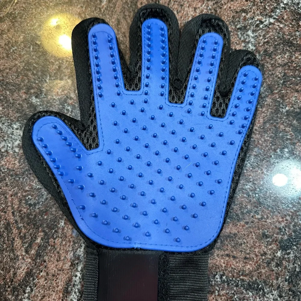 NWOT Pet Grooming Gloves